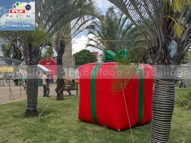 Caixa de presente de natal inflável gigante vermelha
